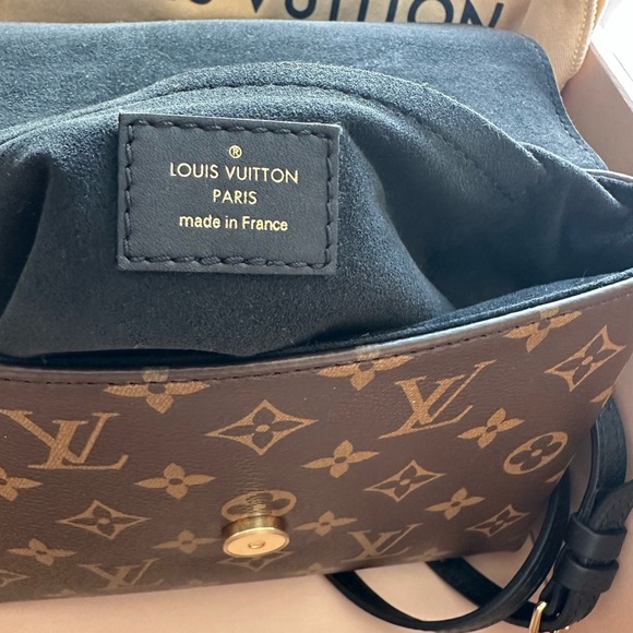 Authentic Louis Vuitton locky BB Bag - Picture 9 of 10